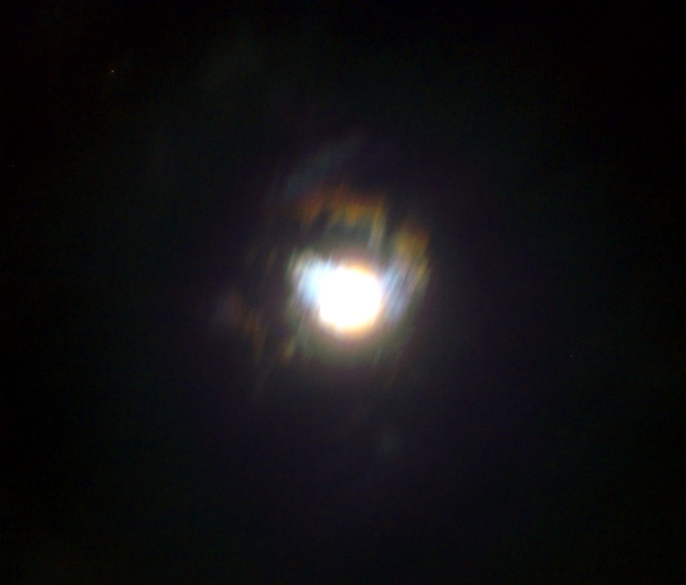 Moon corona on 2006 Nov 08: 03
