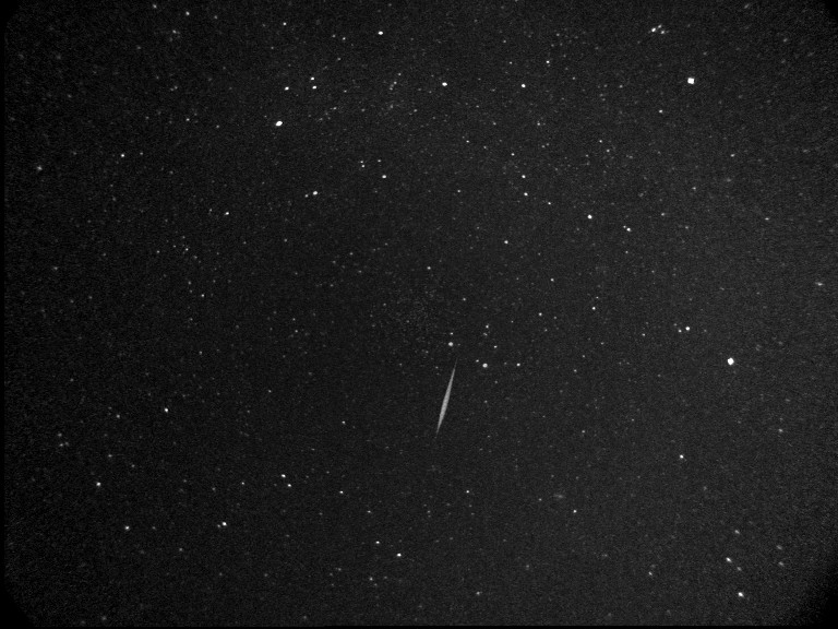 Sporadic meteor with tail on December 14/16 2006